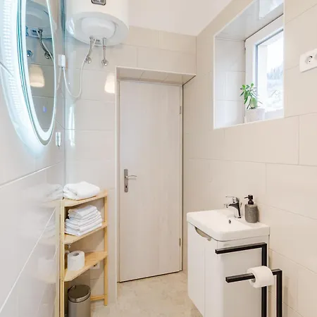 Vandora Apartment