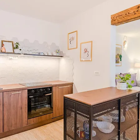 Vandora Apartment